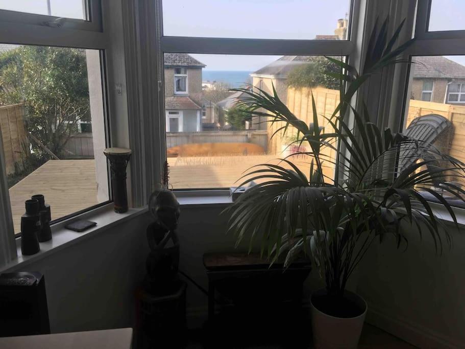Sea Views With Large Deck One Bedroom Very Close To Beach And Town Newquay  Ngoại thất bức ảnh